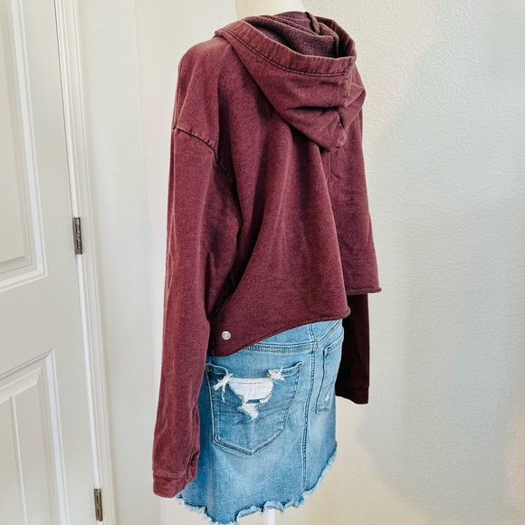 Z by ZELLA CROP RUSTY RED RAW EDGE HEM LIGHTWEIGHT SOFT COMFY LONG-SLEEVE HOODIE - Picture 2 of 7